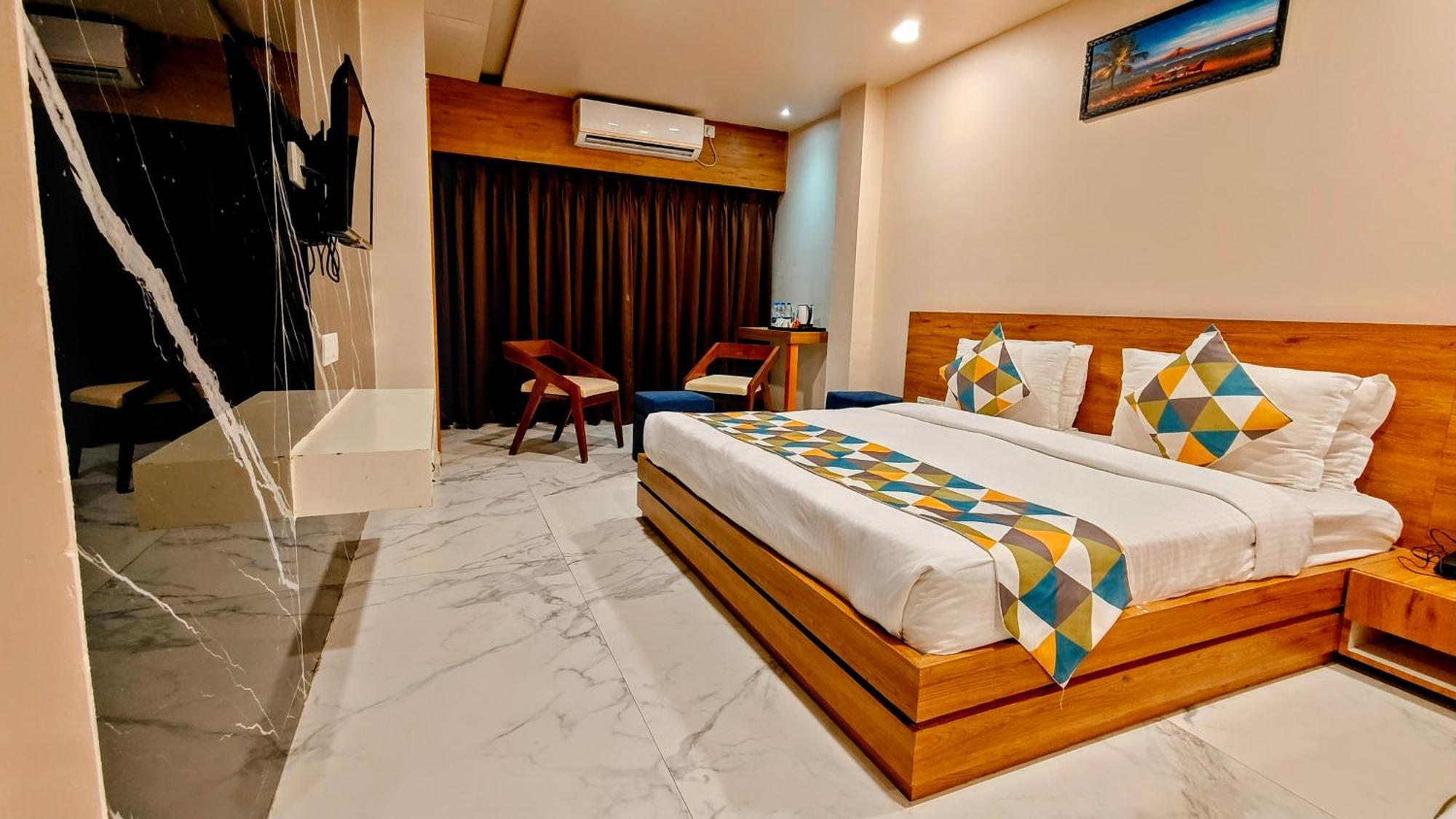 The Sky Imperial Unity Inn Garudeshwar Exterior photo