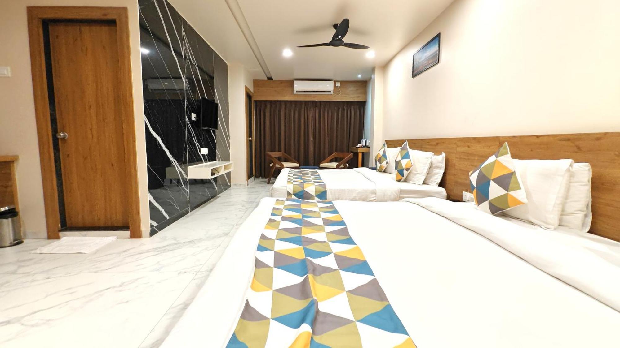 The Sky Imperial Unity Inn Garudeshwar Exterior photo