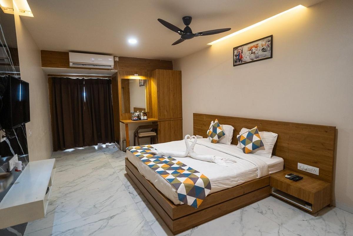 The Sky Imperial Unity Inn Garudeshwar Exterior photo