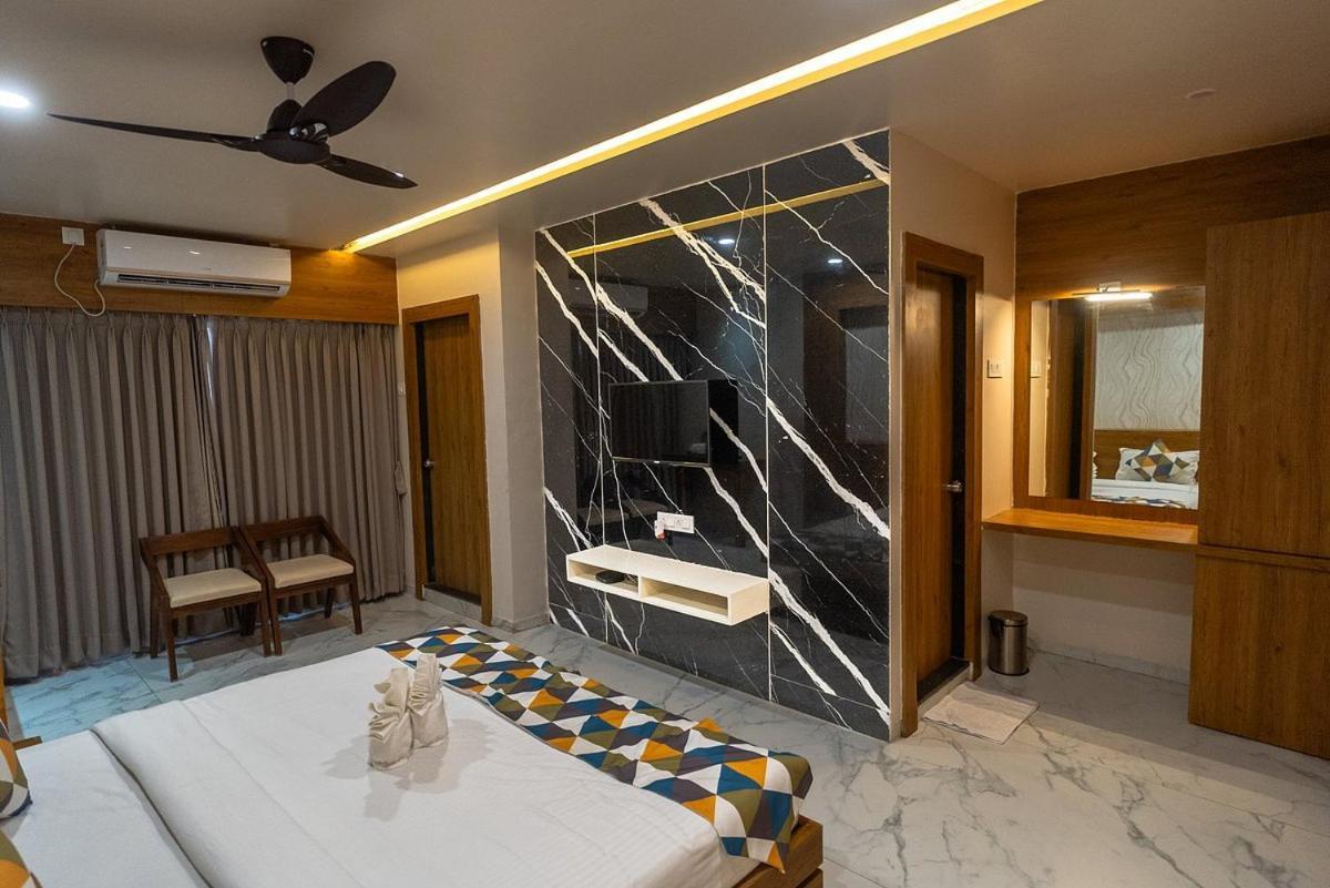 The Sky Imperial Unity Inn Garudeshwar Exterior photo