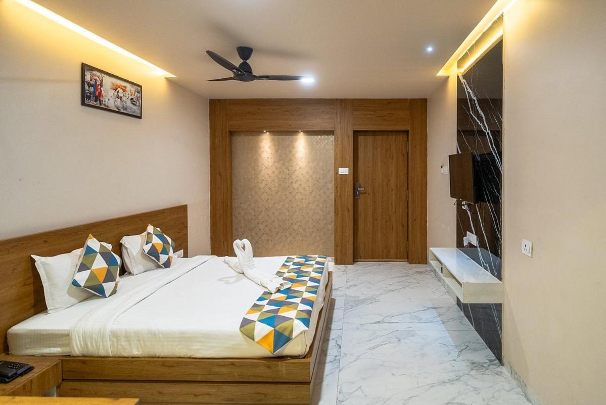 The Sky Imperial Unity Inn Garudeshwar Exterior photo