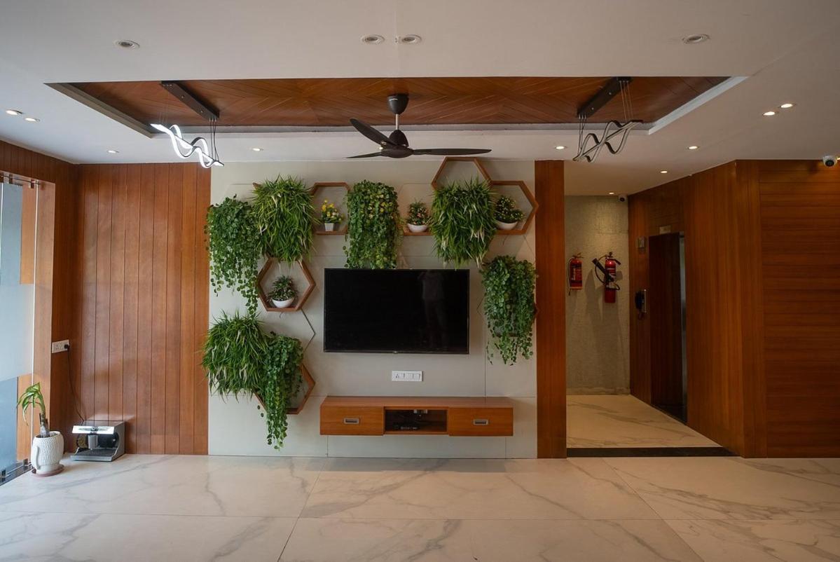 The Sky Imperial Unity Inn Garudeshwar Exterior photo