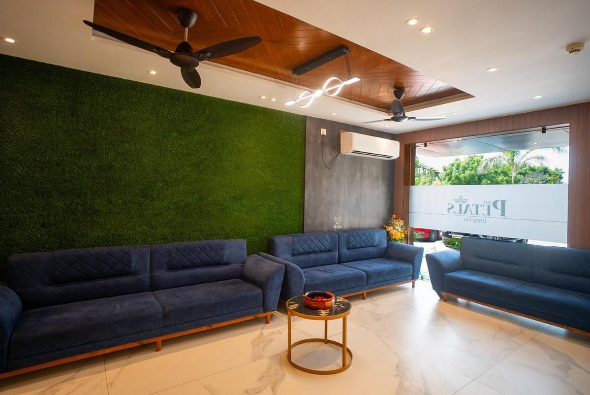 The Sky Imperial Unity Inn Garudeshwar Exterior photo